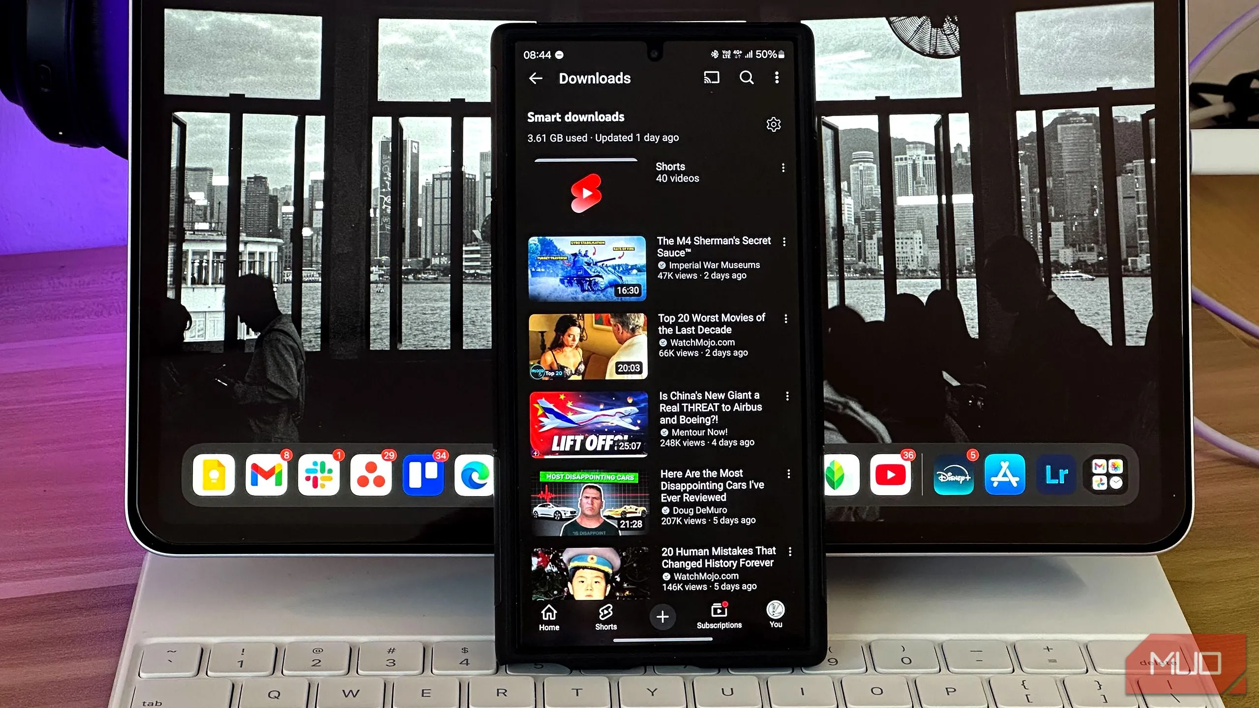 Tính năng Tải xuống thông minh của YouTube Premium trên Samsung Galaxy S24 Ultra
