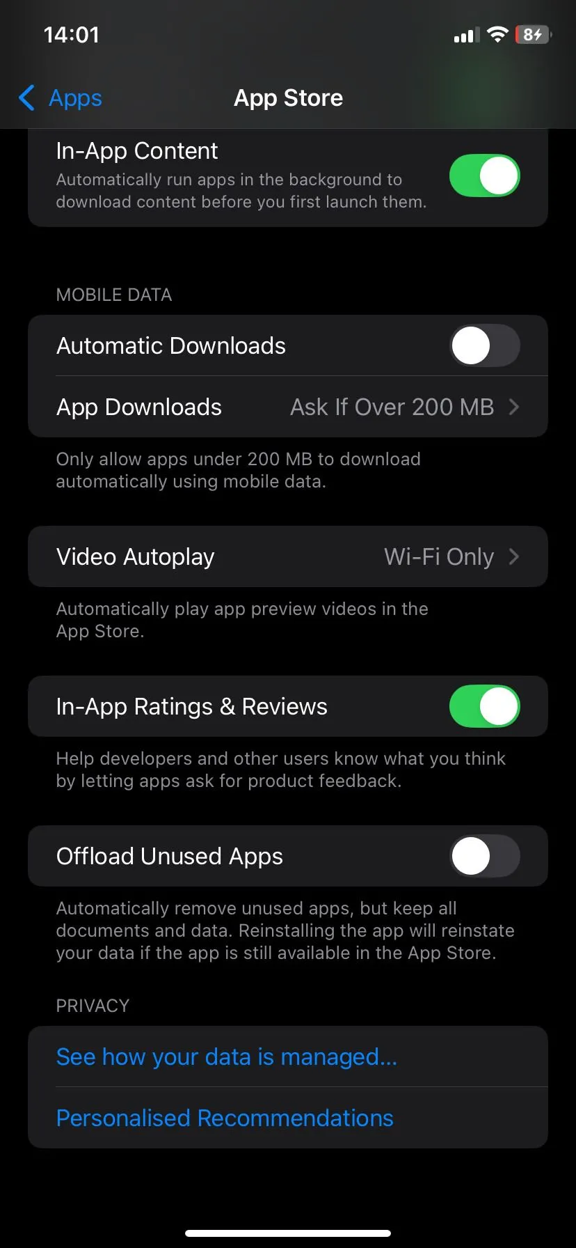 Trang cài đặt App Store trên iPhone, hiển thị tùy chọn 'Gỡ bỏ ứng dụng không dùng'