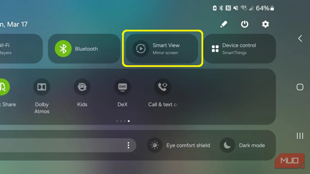 Truy cập menu nhanh trên Android và kích hoạt tính năng Smart View để phản chiếu màn hình lên Roku