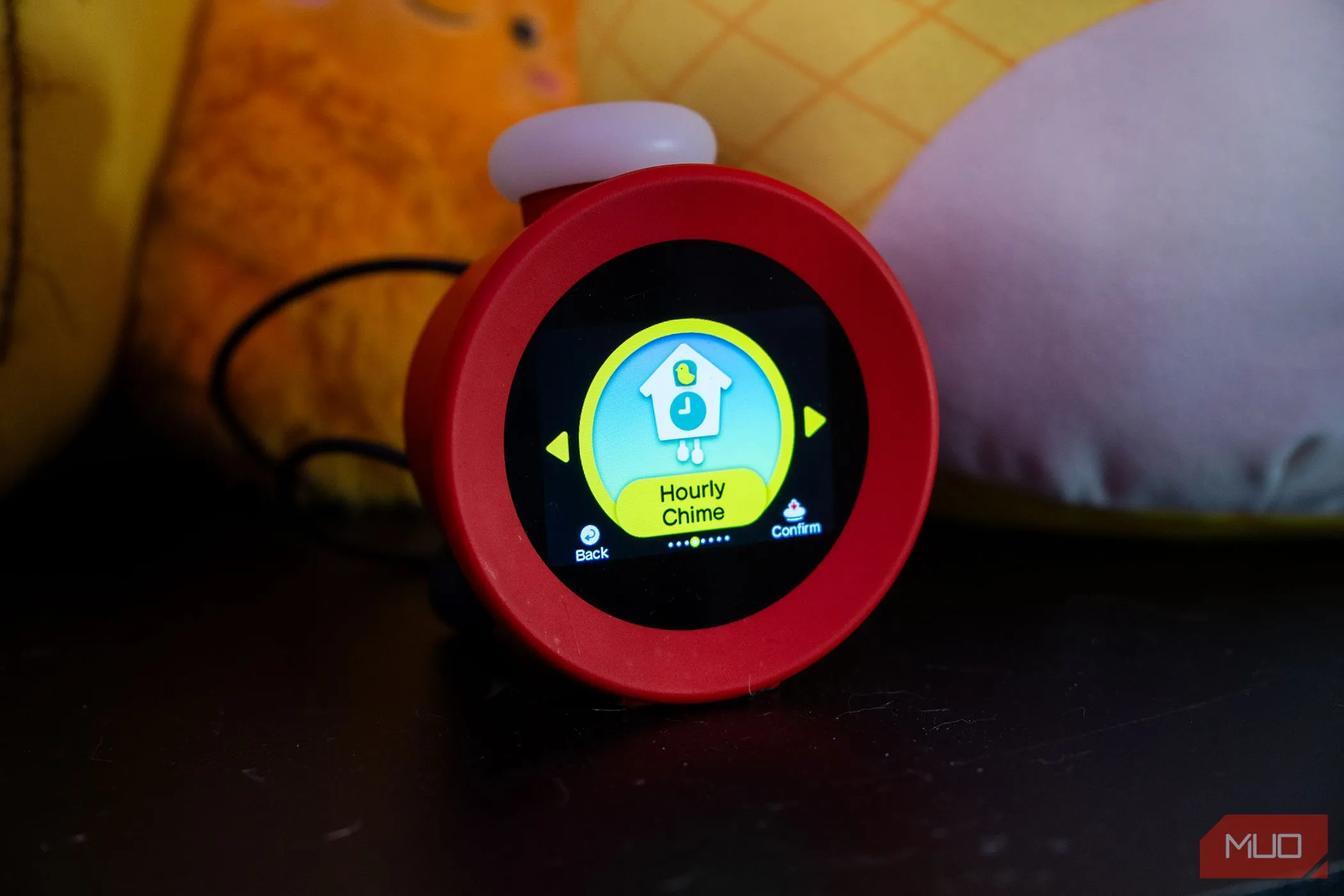 Tùy chọn bật/tắt chuông báo giờ hàng giờ trên đồng hồ Nintendo Alarmo, cho phép người dùng kích hoạt tính năng thông báo thời gian.