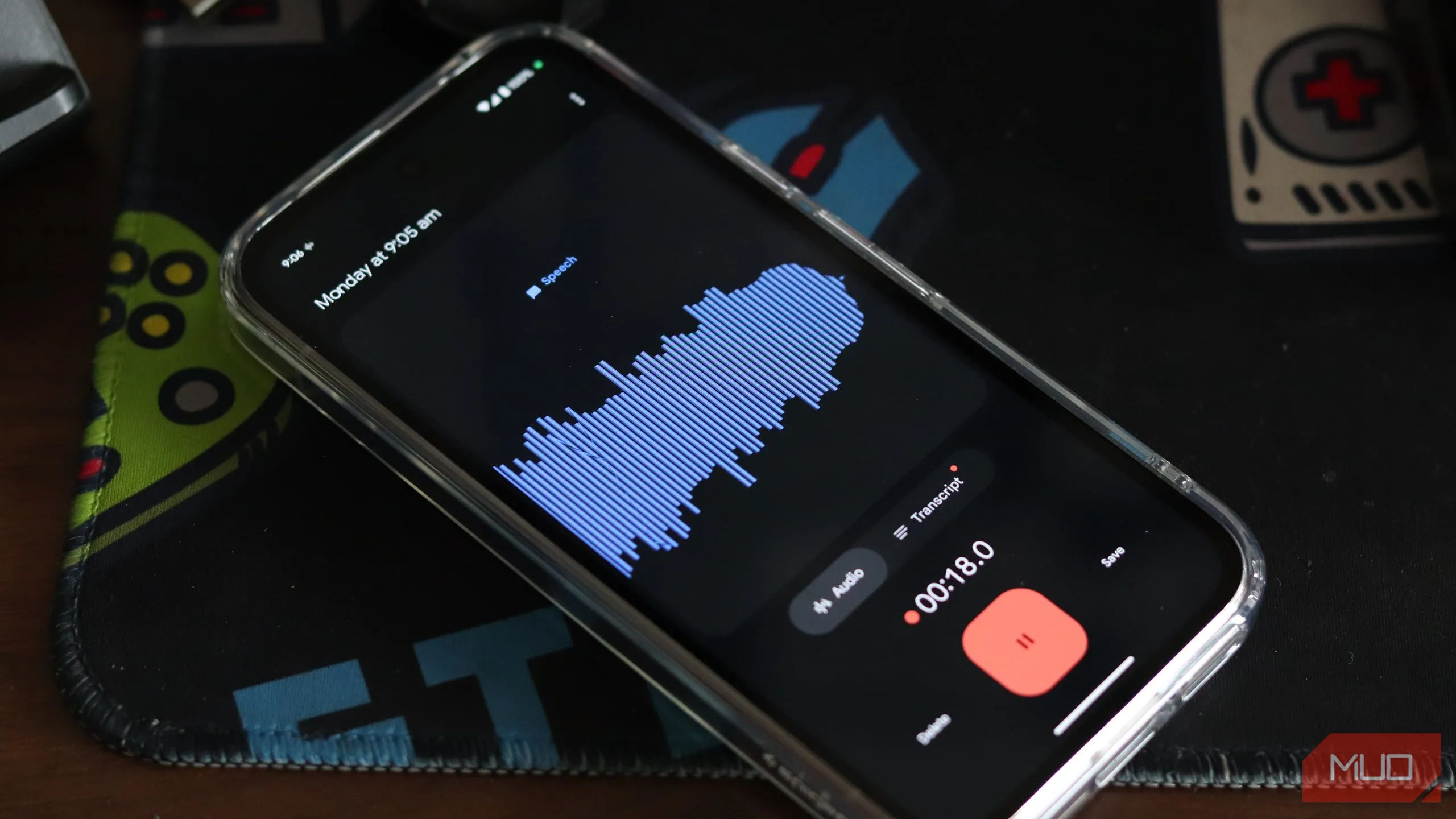 Ứng dụng Ghi Âm Google (Google Recorder) trên Pixel, hiển thị khả năng chuyển đổi giọng nói thành văn bản theo thời gian thực.