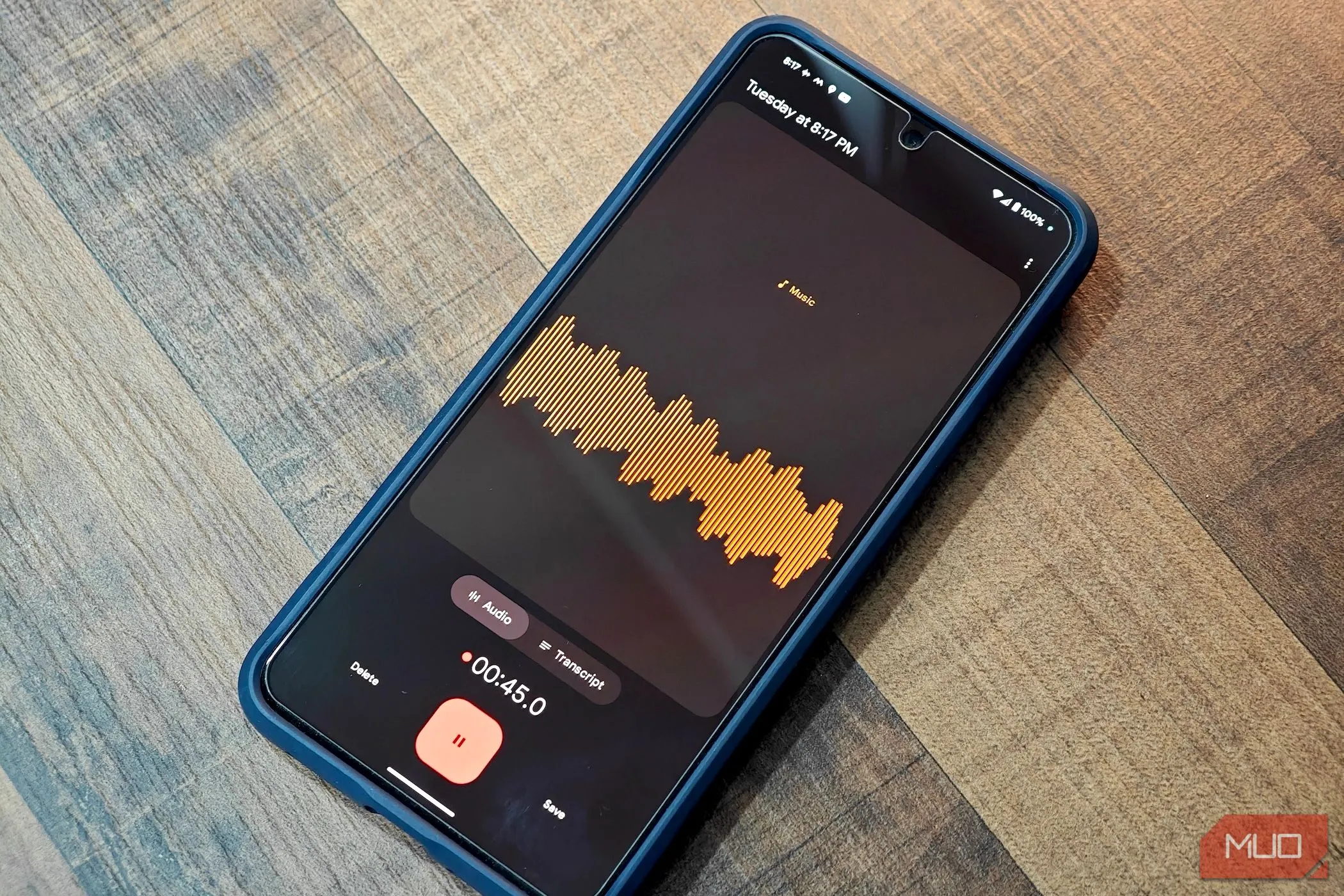 Ứng dụng ghi âm Pixel Recorder trên điện thoại Pixel 8 Pro, minh họa tính năng ghi âm và chuyển đổi giọng nói thành văn bản.