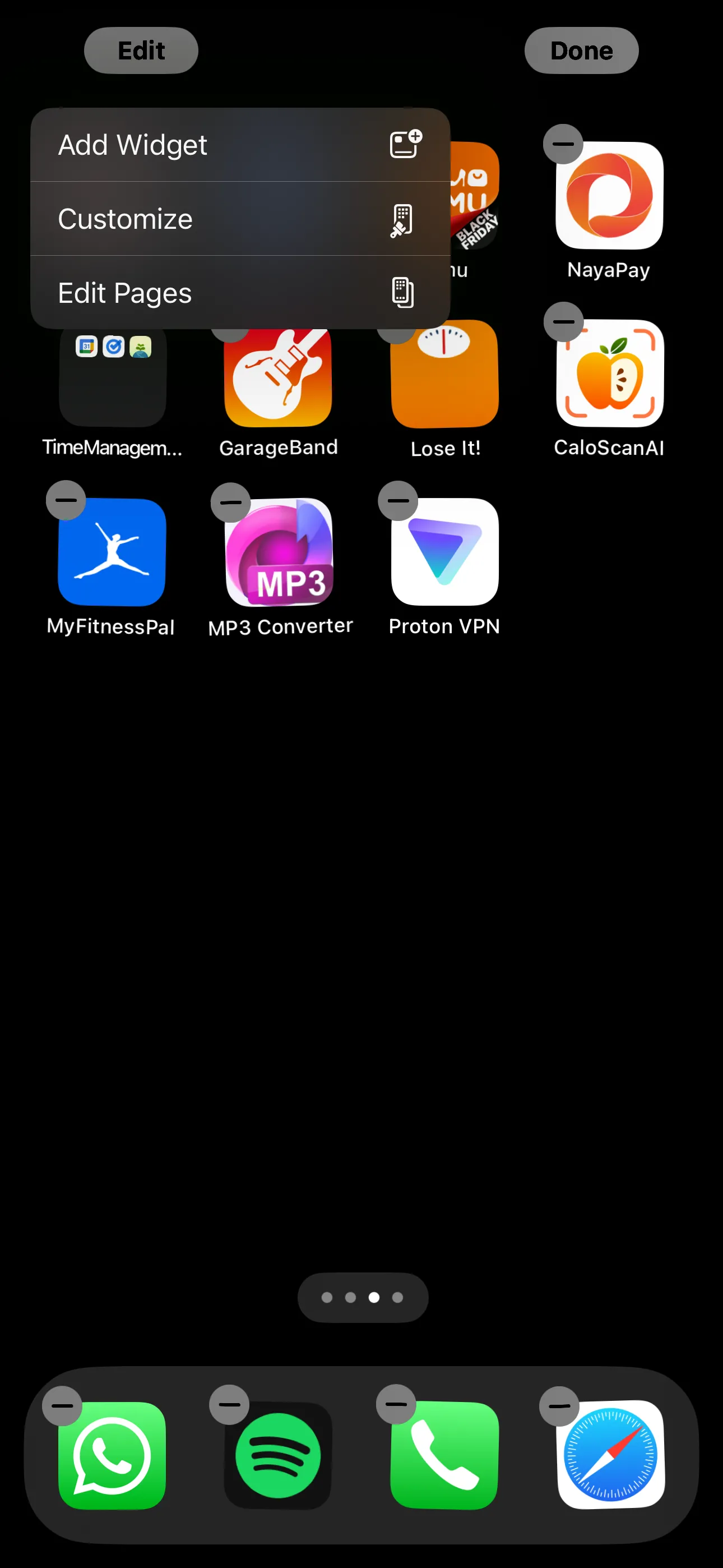 Ứng dụng trên màn hình chính iPhone đang rung lắc để chỉnh sửa vị trí widget.