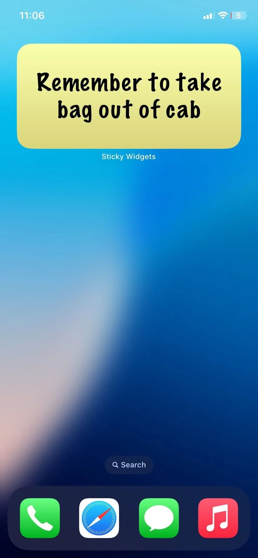 Widget Sticky Widgets hiển thị ghi chú dán trên màn hình chính iPhone