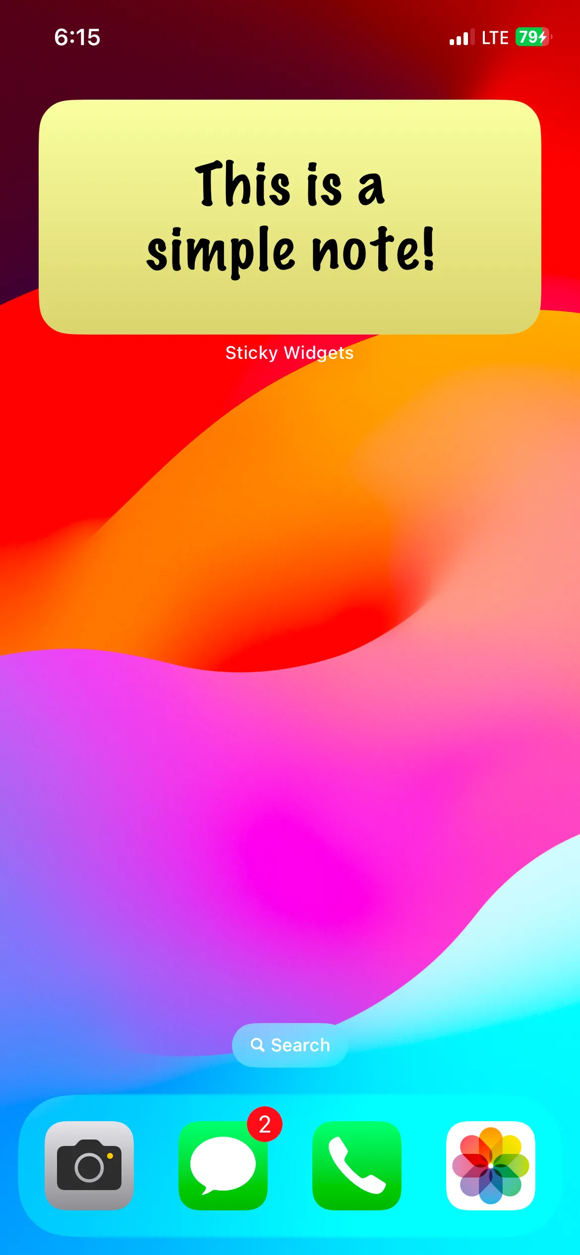 Widget Sticky Widgets với ghi chú tùy chỉnh trên màn hình chính iPhone.